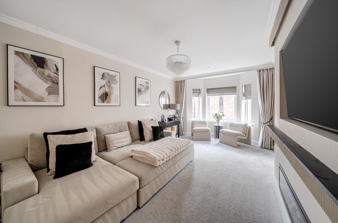 Millwood Gardens, Killay, Swansea, SA2 7BE